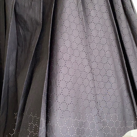 Michael Kors eyelet lasercut pleated skirt sz 2 - Picture 3 of 3